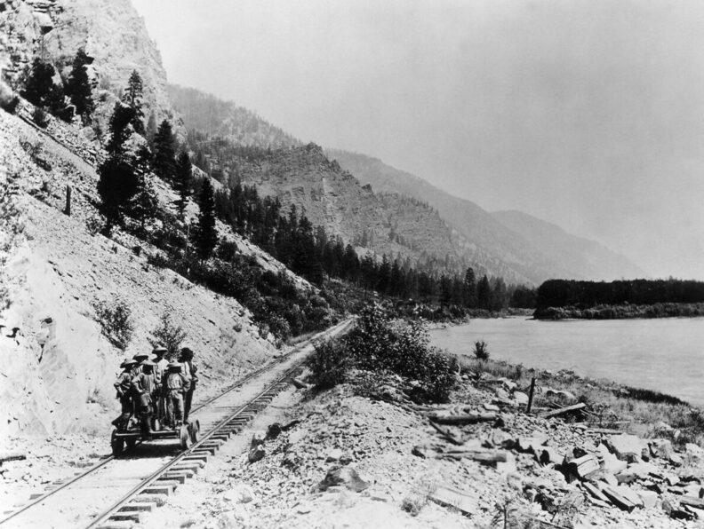 Chinese immigrants on the Northwest Pacific Railway in the 1880s