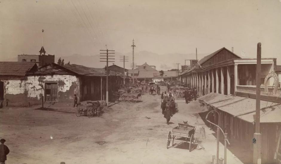 A road between wooden buildings in the old Chinese Quarter in Los Angeles in 1885