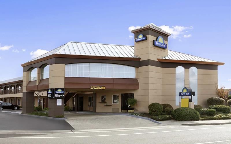 An exterior shot of Days Inn in Rocklin, CA
