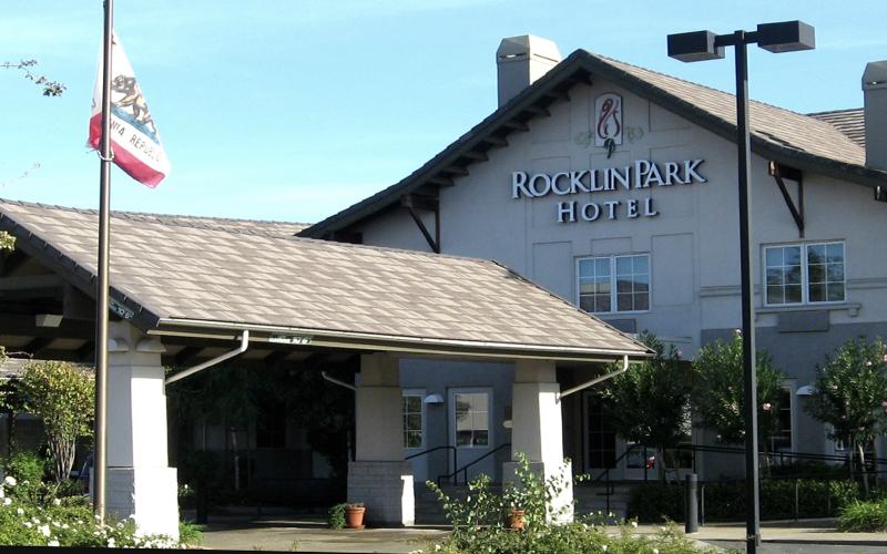 An exterior shot of Rocklin Park Hotel, a three-star hotel in Rocklin, CA