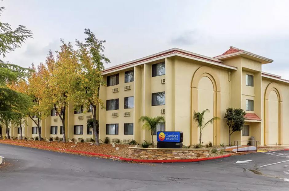 An external shot of Comfort Inn & Suites Rocklin-Roseville, a three-story, mid-scale hotel located in Rocklin, CA