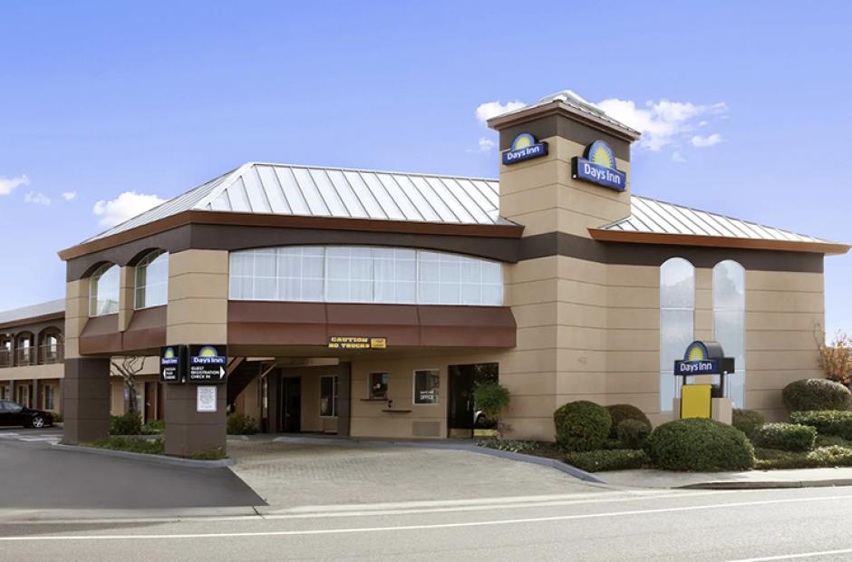 An exterior shot of Days Inn in Rocklin, CA