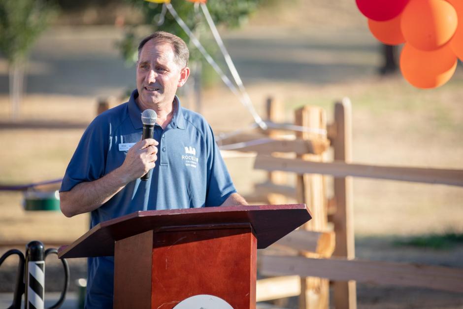 Councilmember Ken Broadway comments at the SWRA West Trails opening.